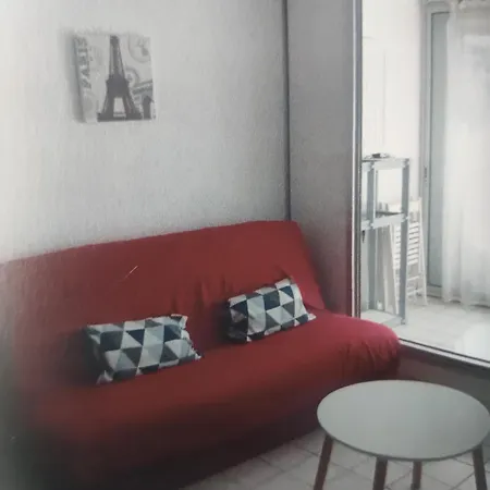 Au Calme, Tres Bien Situe ,t2 Refait A Neuf, Clim Portative, 2 Piscines, 400 M De La Mer, Possibilite D Avoir 2 Vieux Velos ! * Le Grau-du-Roi