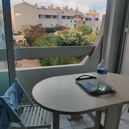 Au Calme, Tres Bien Situe ,t2 Refait A Neuf, Clim Portative, 2 Piscines, 400 M De La Mer, Possibilite D Avoir 2 Vieux Velos ! Apartmán