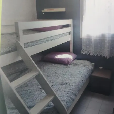 Au Calme, Tres Bien Situe ,t2 Refait A Neuf, Clim Portative, 2 Piscines, 400 M De La Mer, Possibilite D Avoir 2 Vieux Velos ! Le Grau-du-Roi