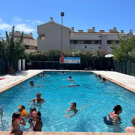 Au Calme, Tres Bien Situe ,t2 Refait A Neuf, Clim Portative, 2 Piscines, 400 M De La Mer, Possibilite D Avoir 2 Vieux Velos ! Le Grau-du-Roi